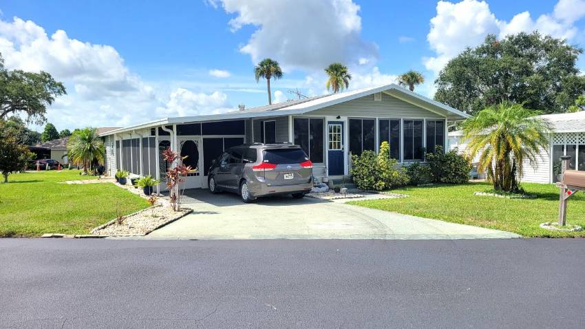Dundee, FL Mobile Home for Sale located at 171 Juniper Drive West Dell Lake Village